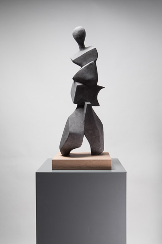 <h7>Tanzende </h7>(1)</br> Betonguss schwarz, 2018 Tanzende: Skulptur, Beton, schwarz