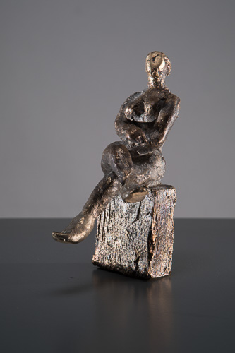 Sitzende Frau: Bronzeguss