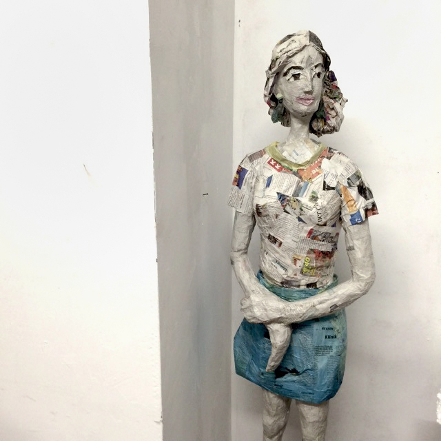 Erna: Plastik, papier maché