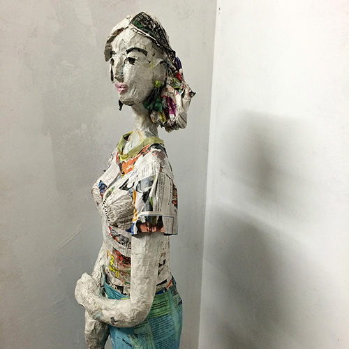 Erna: Plastik, papier maché